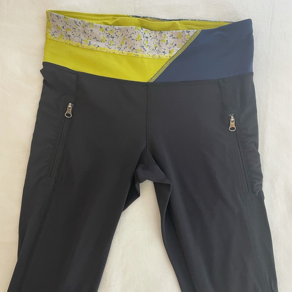 Lululemon Mesh Floral Leggings w. Pockets